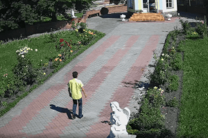 Злодій помолився в капличці і забрав усі пожертви (Відео)