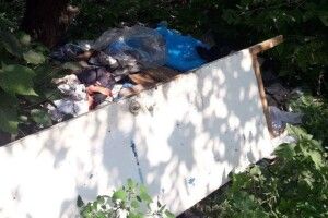 Лучанин роками складав непотріб просто на вулиці
