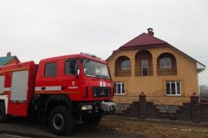 Через пожежу в гаражі ледь не згорів будинок (Фото)