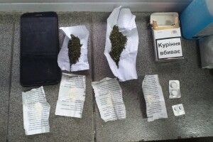На Волині викрили працівника Луцького СІЗО, який проносив у заборонену зону психотропи (Фото)