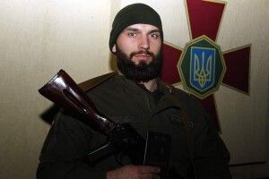 Серед тих, хто записується до війська у Луцькій частині Нацгвардії, чоловіки, які вернулися з-за кордону