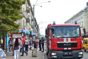 У рівненському торговому центрі загорілася проводка