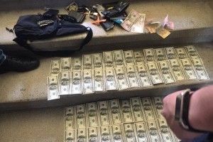 СБУ затримала на хабарі трьох львівських поліцейських