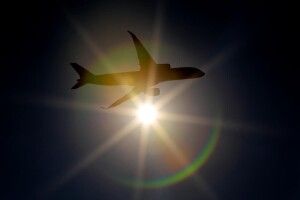 Зеленський доручив припинити авіасполучення із Білоруссю