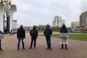 Біля Волинської ОДА  – мітингують (Фото)