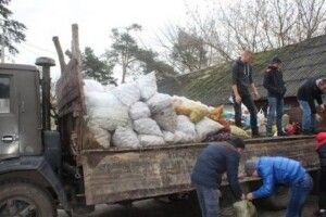 Жителі Сарненського району зібрали продукти на зиму для бійців АТО 