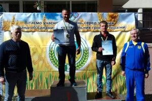 Волинянин переміг у Всеукраїнських змаганнях з гирьового спорту (фото)