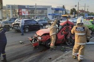 Сталася серйозна ДТП з п'ятьма автівками: на відео потрапив момент зіткнення 