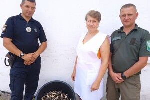 Вирішили, хто ласуватиме рибою, яку вилучили в браконьєрів Шаччини (Фото)