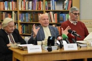 Українські дисиденти виступили на захист Петра Порошенка