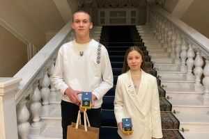 10-річна співачка та 17-річний автомеханік із Рівненщини отримали президентські відзнаки