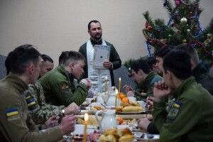 Кутя і листівки від школярів: як на Волині прикордонники зустріли Святвечір