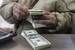 Долар після вихідних здорожчав: курс валют на 12 грудня в обмінниках