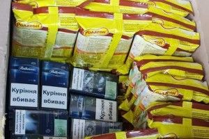 В коробках з вермішеллю Мівіна іноземець заховав 100 пачок сигарет, вартістю понад 3 тисячі гривень