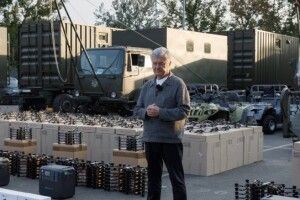 Там справжнє пекло: Порошенко вдруге за тиждень везе FPV-дрони і техніку під Покровськ