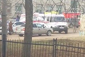 Школяр з ножем напав на двох учениць та вчительку (Відео)