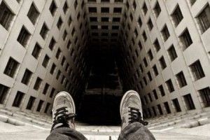 Дівчинка-підліток здійснила фатальний політ з 11 поверху