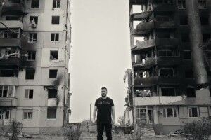 Зеленський у Бородянці нагадав світові про «ніколи знову» (Відео)