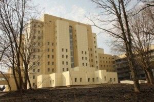 Лікарка, яку звільнили через відмову лікувати учасника АТО, повернулася на роботу