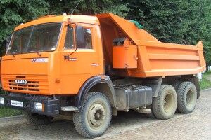На Волині КАМАЗ протаранив паркан Дому молитви