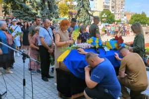 Ковельська громада провела в останню путь 30-річного воїна Станіслава Ковба