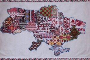 «Розпочинала з Волині»: на Рівненщині медпрацівниця вишила мапу України