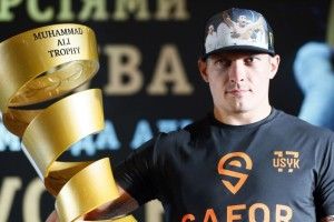 Усик може нокаутувати Белью: тримаємо кулаки за українського боксера