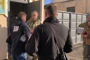 Щонайменше мільйон гривень: донька і колишня дружина командира з Рівненщини отримували «бойові», будучи в тилу (Фото)