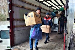 Ковельським сім’ям, які виховують дітей з особливою долею, передали меблі від німецьких благодійників