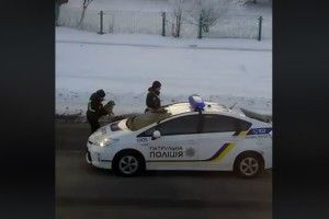 Патрульні і врятований Капрал (Відео)