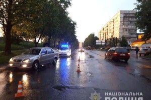 У Рівному водій легковика збив неповнолітню дівчину на пішохідному переході 