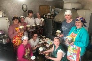 47 підгайцівських пасочок з благословенням і молитвою поїхали на фронт (Фото, відео)
