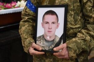 Рівне схиляє голову у скорботі за мужнім та відданим сином (Фото)