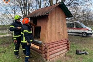 На Волині чоловік упав в 30-метровий колодязь (Фото)