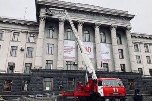 Кінець епохи СНУ: на головному корпусі університету змінили вивіску