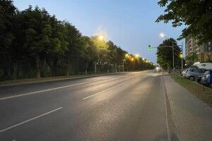На вулиці Набережній у Луцьку облаштували сучасне освітлення (Фото)