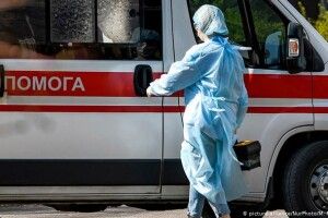 Раптово помер чоловік, який повертався із заробітків: свідки обурені діями медиків (Відео)