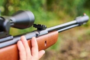 На Волині дитина вистрелила собі в ногу з батькової рушниці