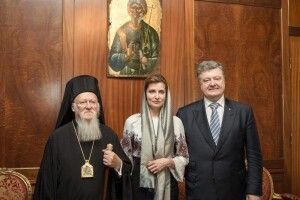 Порошенко поділився фотоспогадами про отримання Томосу