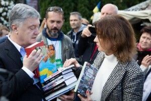 Чому Петро Порошенко порадив усім відвідати на книжковому форумі у Львові намет ветеранів АТО? (Відео)
