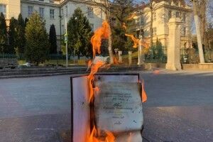 Львів'янин спалив свій диплом на знак протесту проти дисертації Киви