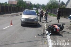 У Нововолинську мопед врізався у автівку, є постраждалі