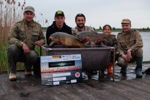 На Волині спіймали карпа вагою 15,72 кілограма, назвали його Lucky і... відпустили (Фото)