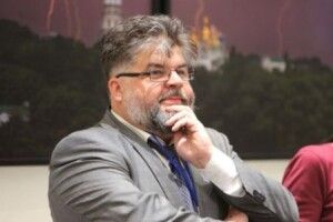 Злапаний на листуванні зі шльондрою просто у сесійній залі Верховної Ради «слуга народу» Яременко вибачився перед дружиною і Зеленським