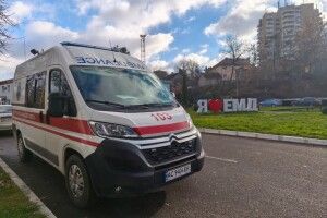 Вдавився їжею: медики «швидкої» врятували лучанина після клінічної смерті