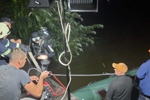 На Рівненщині водолази витягли з водойми тіло молодого чоловіка
