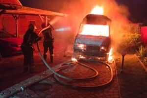 У Ковелі серед ночі спалахнув мікроавтобус