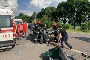 На Волині в автівці заблокувало жінку (Фото)