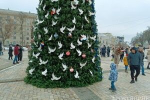 У Києві завершили прикрашати головну ялинку країни