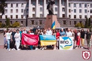 Завтра на Бахмут: волинський університет відправив на передову два позашляховики